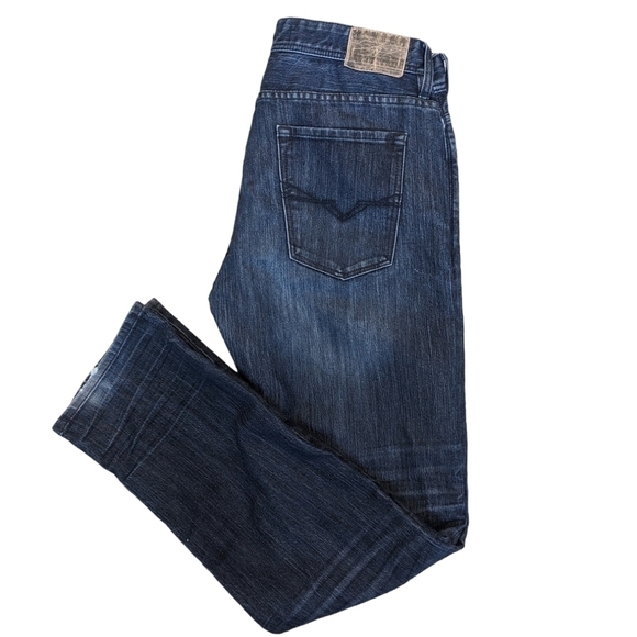 Guess jeans gently worn. Size 32.  Dark blue denim.  Regular straight leg. - Picture 1 of 6